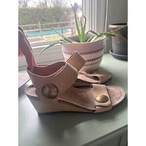 Taos Carousel 3 Heeled Sandal Size 42 Tan Leather Summer Wedges Gold Button